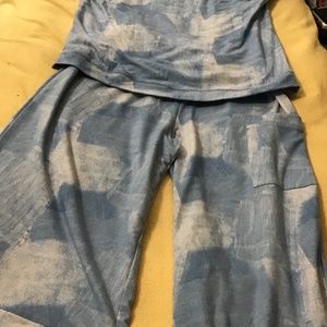 Two piece COMFY TOP AND CROP PANTS LOGO LOUNGE by L Goldstein